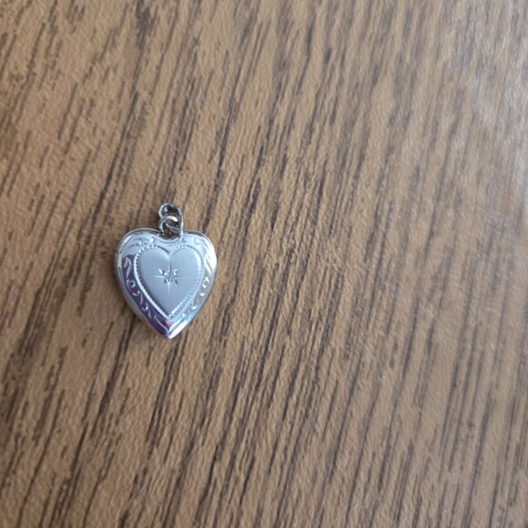 Zales 14k diamond white gold heart photo pendant - Picture 7 of 7